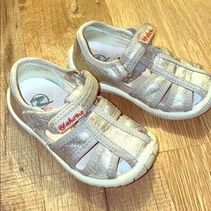 Naturino silver sneaker sandals 19 US 3.5